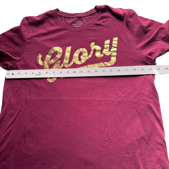 Maroon women’s t-shirt glory graphic in gold color size large - Picture 11 of 14